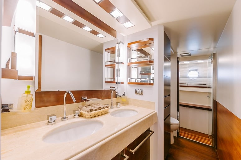 Dubai'de kiralık Azimut Viktoria 75 ft (23m) Motorlu tekne - Dubai Harbour 10