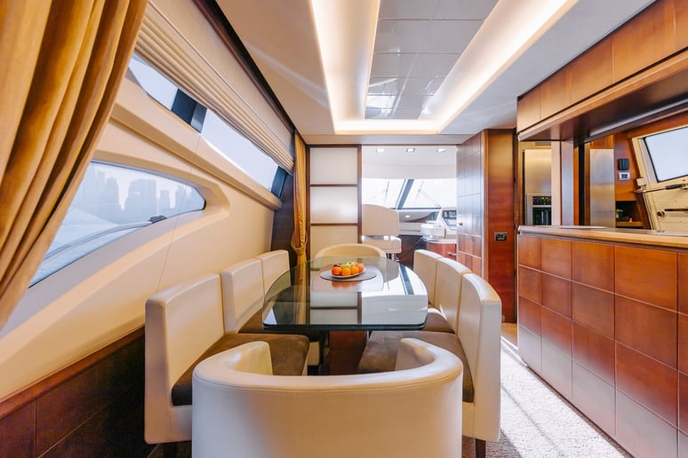 Dubai'de kiralık Azimut Viktoria 75 ft (23m) Motorlu tekne - Dubai Harbour 8