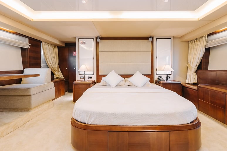 Dubai'de kiralık Azimut Viktoria 75 ft (23m) Motorlu tekne - Dubai Harbour 13
