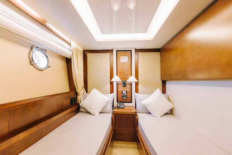 Dubai'de kiralık Azimut Viktoria 75 ft (23m) Motorlu tekne - Dubai Harbour 14