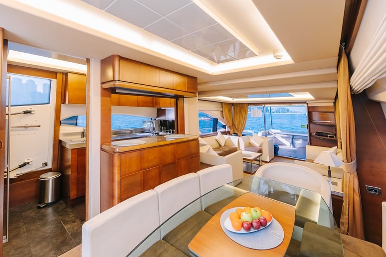 Dubai'de kiralık Azimut Viktoria 75 ft (23m) Motorlu tekne - Dubai Harbour 6