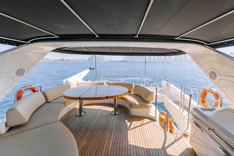 Dubai'de kiralık Azimut Viktoria 75 ft (23m) Motorlu tekne - Dubai Harbour 5