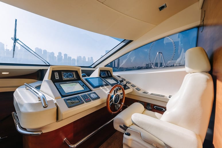 Dubai'de kiralık Azimut Viktoria 75 ft (23m) Motorlu tekne - Dubai Harbour 9
