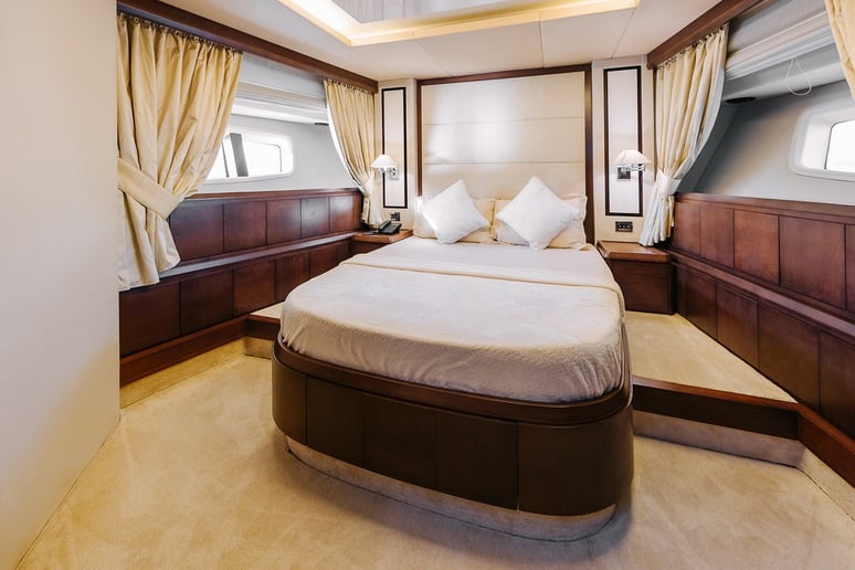 Dubai'de kiralık Azimut Viktoria 75 ft (23m) Motorlu tekne - Dubai Harbour 15