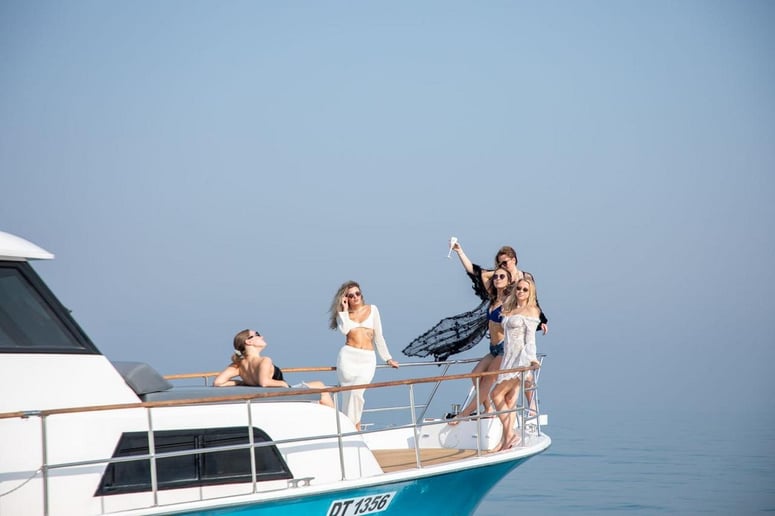 Vogue Hatteras 64 ft (20m) Power boat in Dubai Harbour for rent in Dubai 2