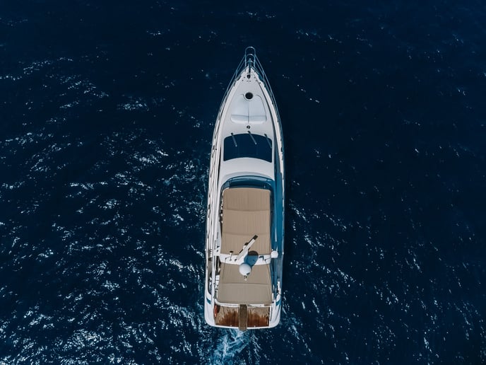 إيجار Azimut White Pearl 55 قدم (17m) زورق قوي فيدبي هاربر في دبي