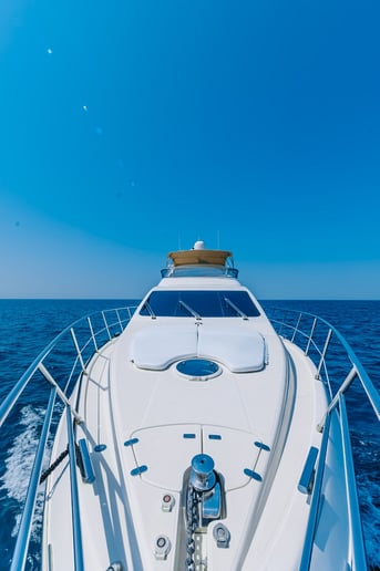 إيجار Azimut White Pearl 55 قدم (17m) زورق قوي فيدبي هاربر في دبي 2