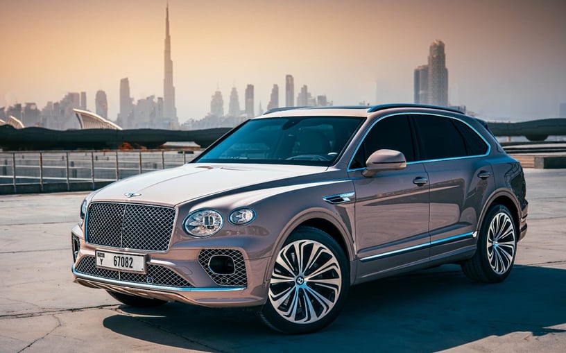 Bentley Bentayga (Beige), 2022 para alquiler en Sharjah