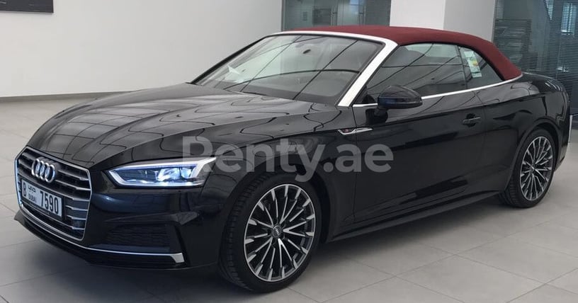 Audi A5 (Negro), 2018 para alquiler en Dubai