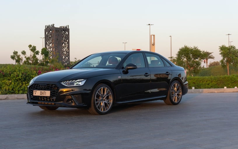 Audi A4 (Negro), 2024 para alquiler en Abu-Dhabi