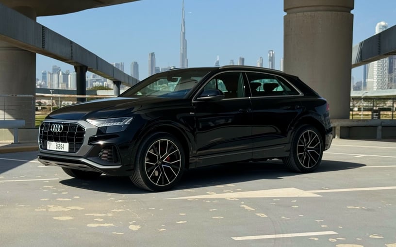 Audi Q8 (Noir), 2024 à louer à Abu Dhabi