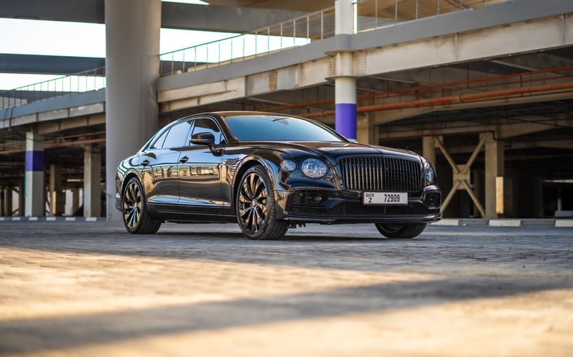 Bentley Flying Spur (Черный), 2023 для аренды в Дубай