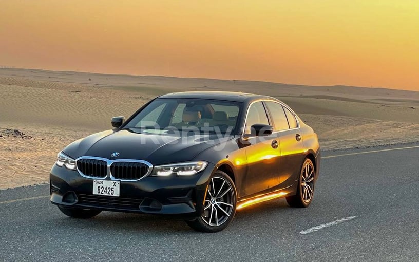 BMW 3 Series (Schwarz), 2019  zur Miete in Dubai