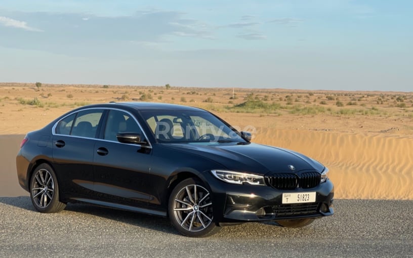 BMW 3 Series (Noir), 2021 à louer à Dubai