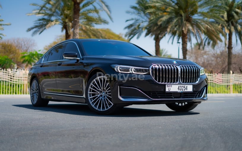 BMW 730Li (Noir), 2021 à louer à Abu Dhabi
