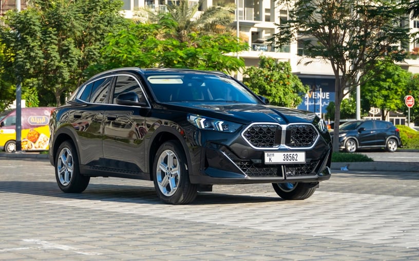 BMW X2 (Черный), 2025 для аренды в Шарджа