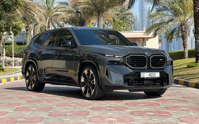إيجار بي ام دبليو XM (أسود), 2023 في دبي