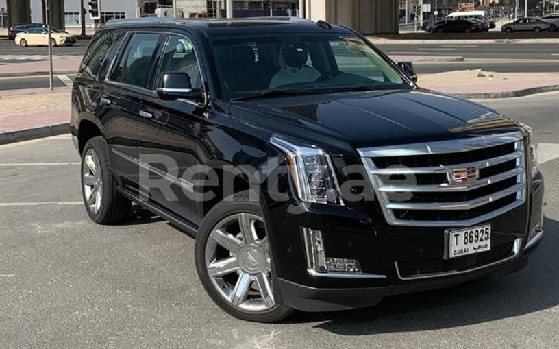 Cadillac Escalade (Noir), 2018 à louer à Dubai