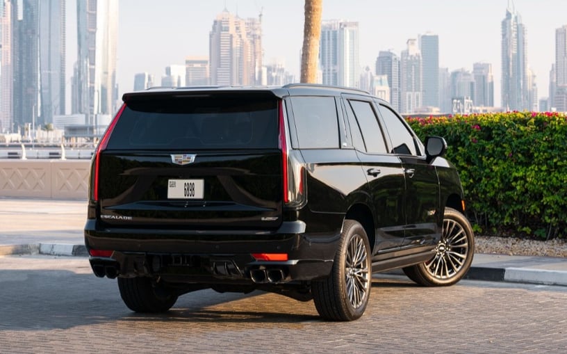 Cadillac Escalade (Negro), 2023 para alquiler en Ras Al Khaimah