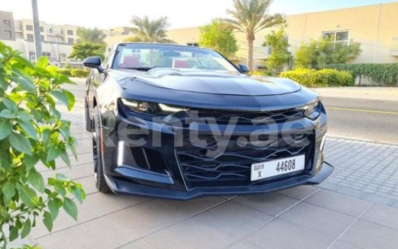 Chevrolet Camaro cabrio (Черный), 2022 для аренды в Дубай