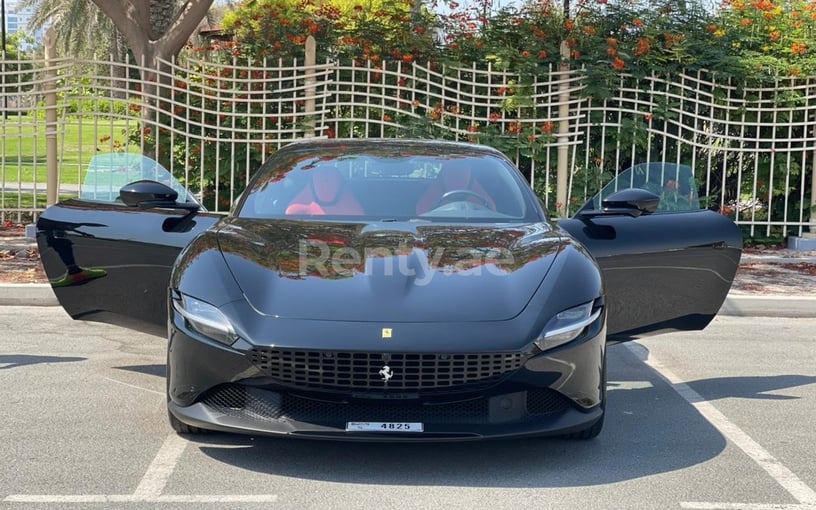 Ferrari Roma (Черный), 2021 для аренды в Дубай