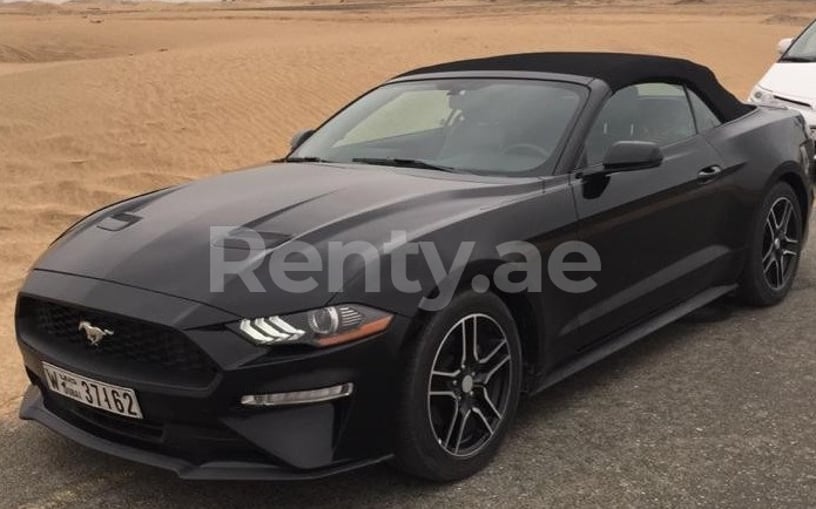 Ford Mustang Convertible (Black), 2018  zur Miete in Dubai
