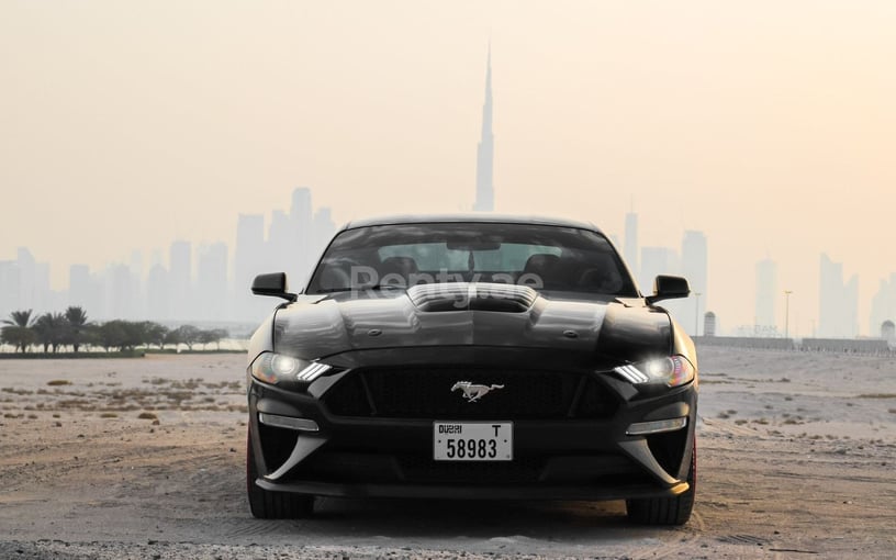Ford Mustang GT Bodykit (Schwarz), 2018  zur Miete in Dubai