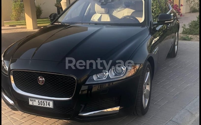 Jaguar XF (Schwarz), 2019  zur Miete in Dubai