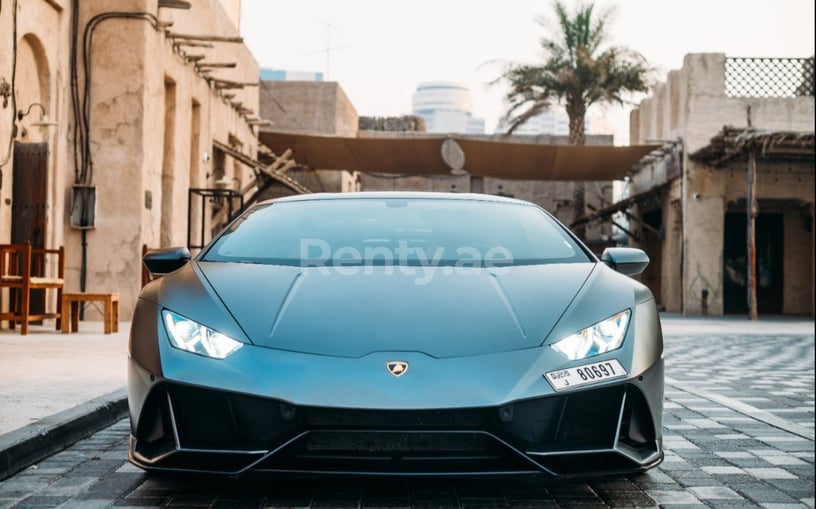 Lamborghini Evo (Черный), 2020 для аренды в Дубай