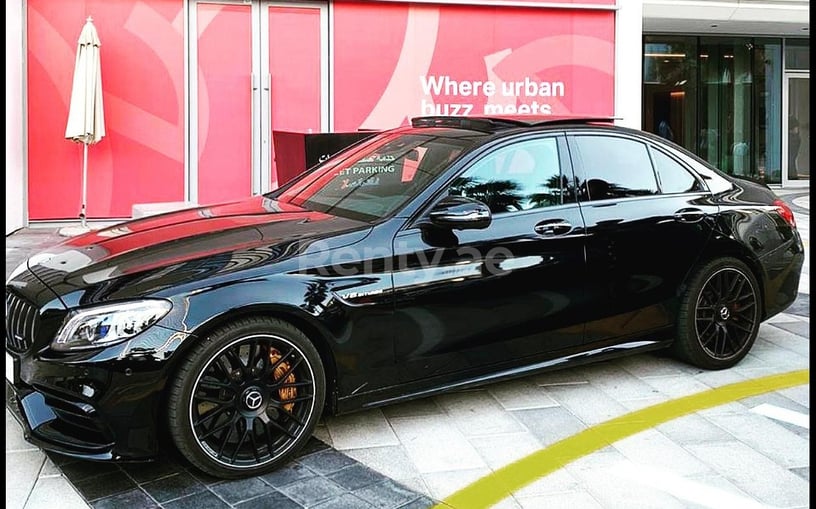 Mercedes AMG C63s Carbon Edition (Negro), 2019 para alquiler en Dubai