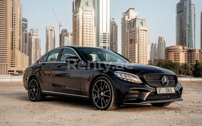 Mercedes C300 (Черный), 2020 для аренды в Дубай