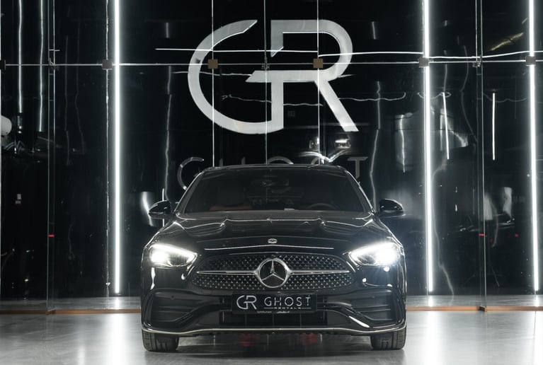 Dubai'de kiralık Mercedes C200 (Siyah), 2025