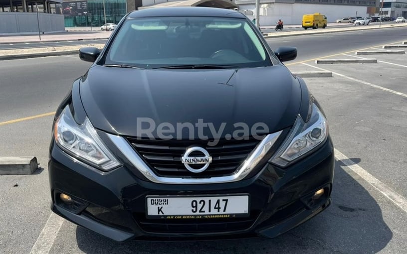 Nissan Altima (Negro), 2018 para alquiler en Dubai
