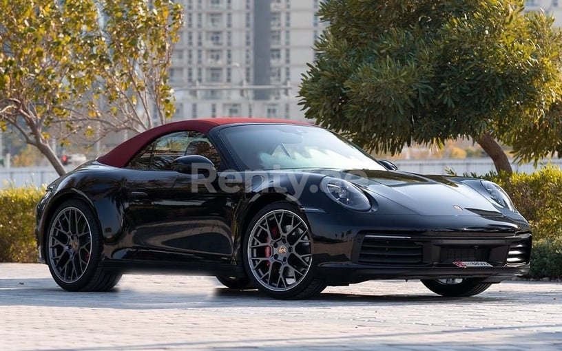 Porsche 911 Carrera 4s cabrio (Schwarz), 2022  zur Miete in Dubai