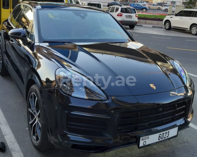 Porsche Cayenne S (Negro), 2019 para alquiler en Dubai