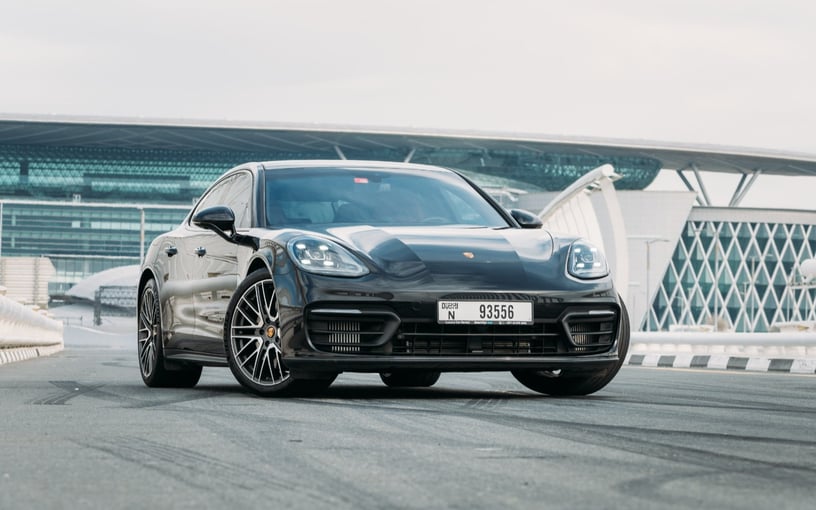 إيجار Porsche Panamera (أسود), 2021 في الشارقة