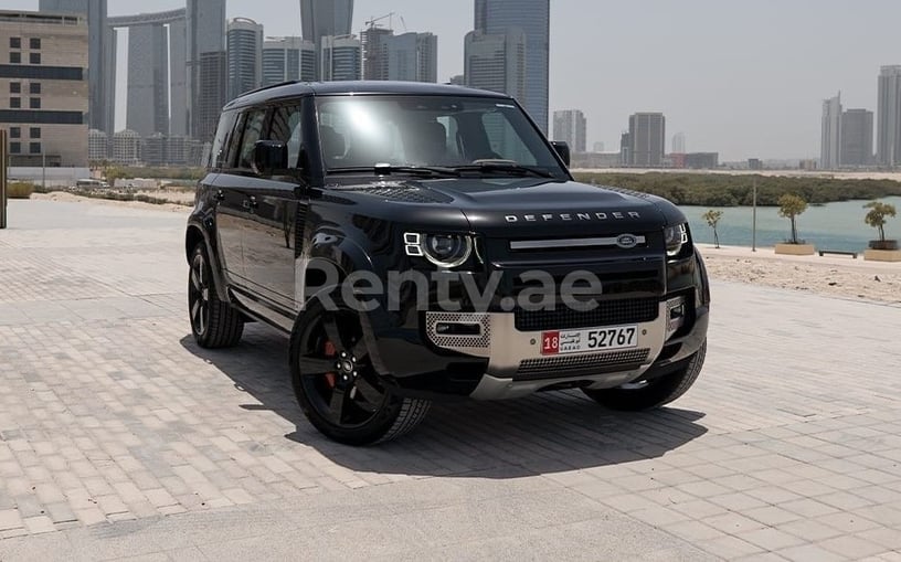 Range Rover Defender (Negro), 2022 para alquiler en Dubai