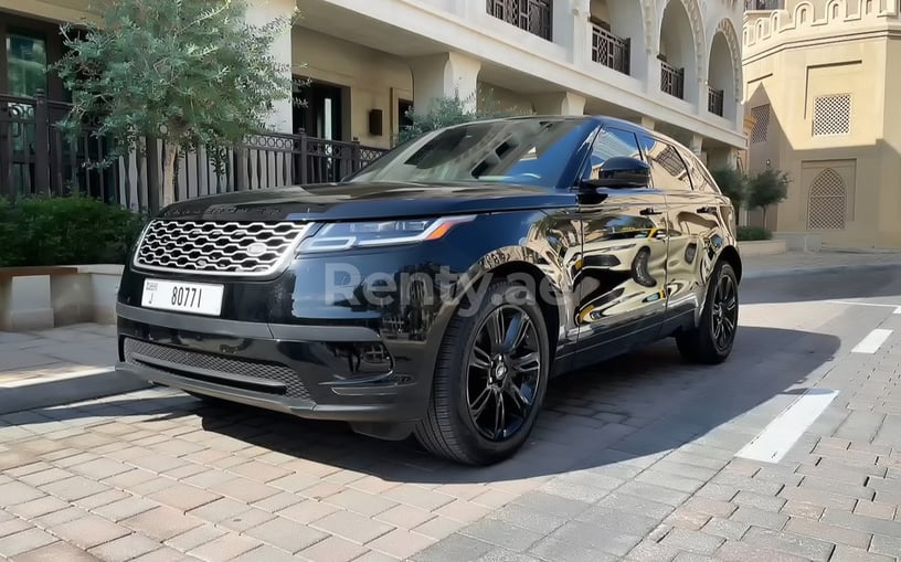 Range Rover Velar (Черный), 2020 для аренды в Абу-Даби