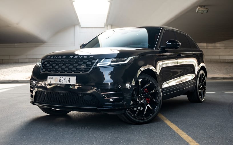 Res&uuml;'l-Hayme'de kiralık Range Rover Velar (Siyah), 2021