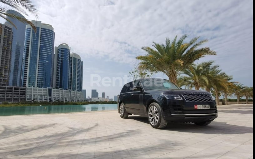 Range Rover Vogue (Noir), 2019 à louer à Abu Dhabi