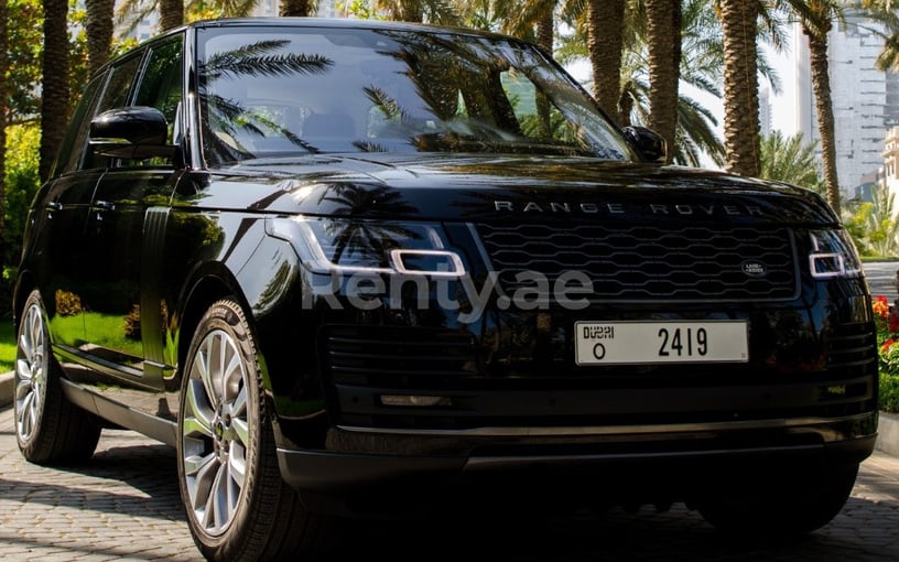 Range Rover Vogue (Negro), 2021 para alquiler en Dubai