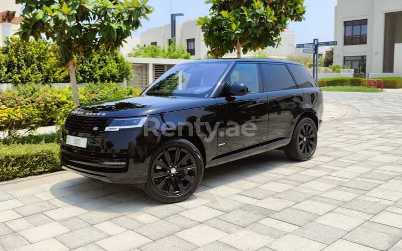 Range Rover Vogue (Negro), 2022 para alquiler en Dubai