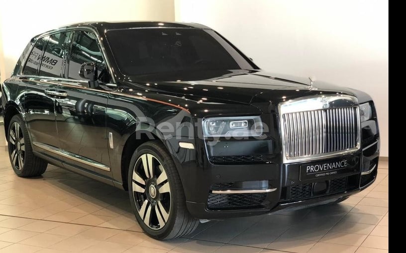 在迪拜 租 Rolls Royce Cullinan (黑色), 2021