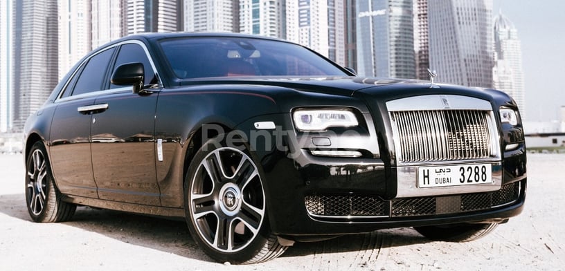 Rolls Royce Ghost (Черный), 2017 для аренды в Дубай