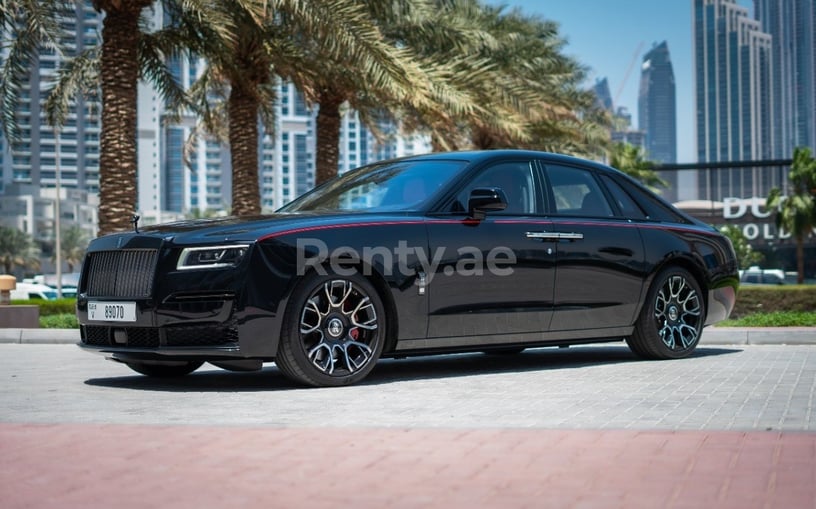 Rolls Royce Ghost Black Badge (Schwarz), 2022  zur Miete in Dubai