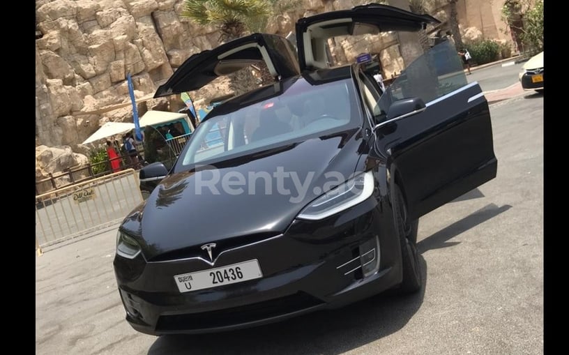 Tesla Model X (Negro), 2017 para alquiler en Dubai