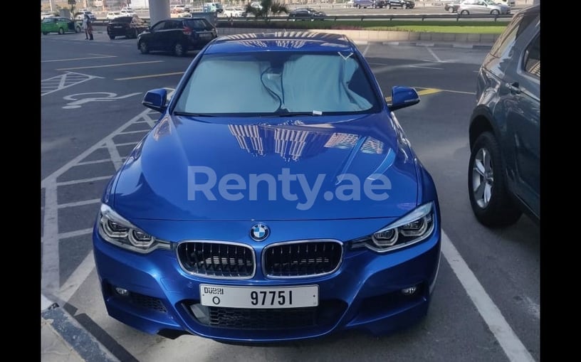 BMW 318 (Azul), 2019 para alquiler en Dubai
