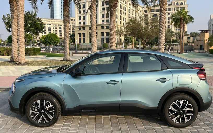 Citroen C4 (Azul), 2024 para alquiler en Abu Dhabi