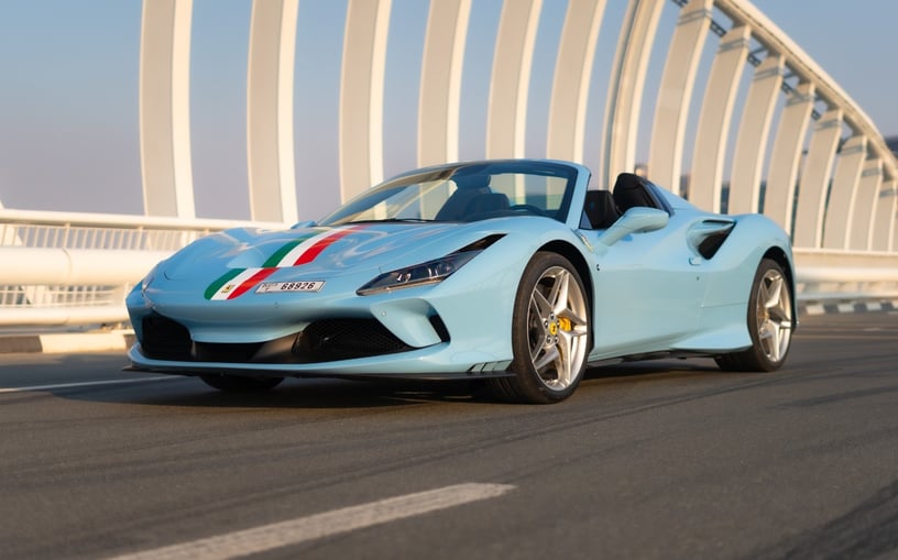 إيجار Ferrari F8 Tributo Spyder (أزرق), 2023 في أبو ظبي