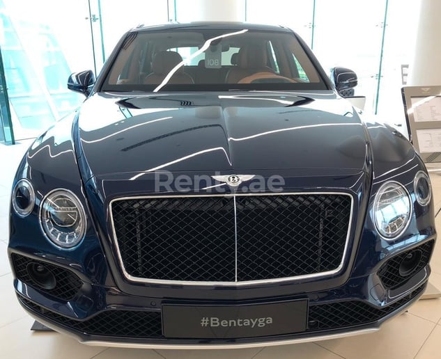 Bentley Bentayga (Темно-синий), 2019 для аренды в Дубай